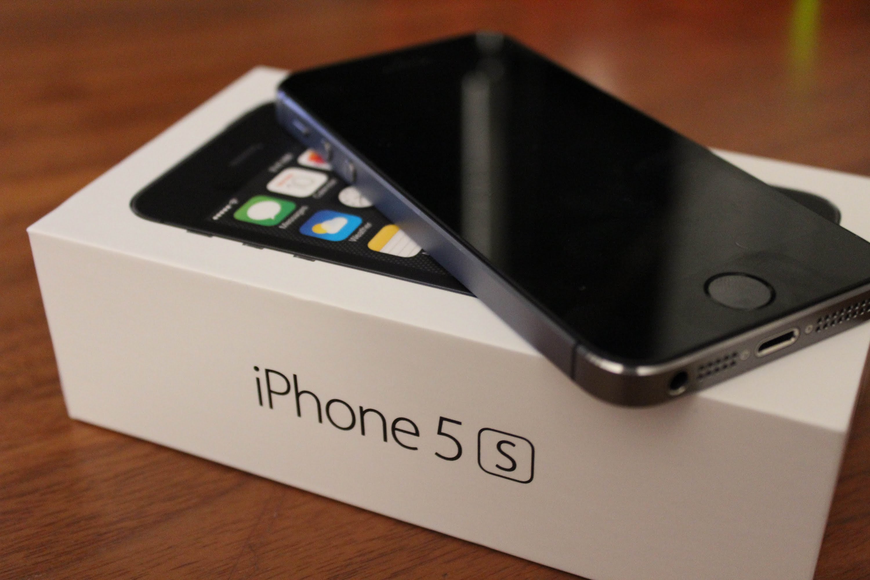 იყიდება Iphone 5s 200 ლარად სასწრაფოდ !!!